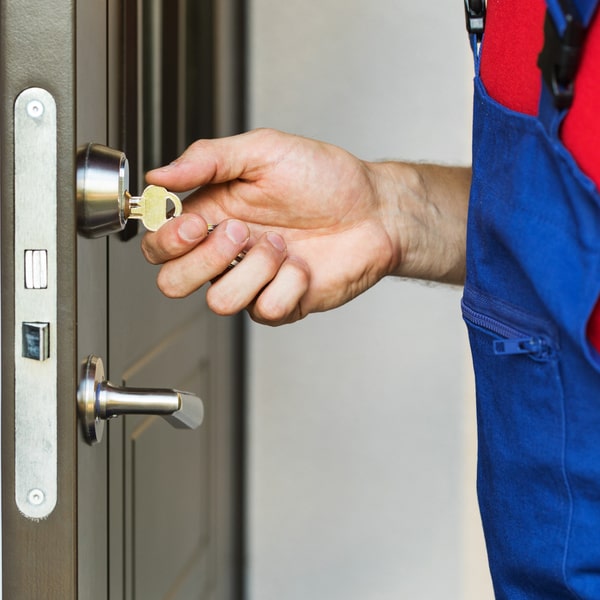 en nuestra cerrajería residencial ofrecemos servicios de mantenimiento preventivo para cerraduras y sistemas de seguridad